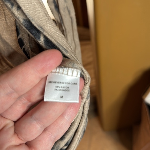 NWT H.I.P. Tie Dye Top Taupe Size Medium - Picture 7 of 8